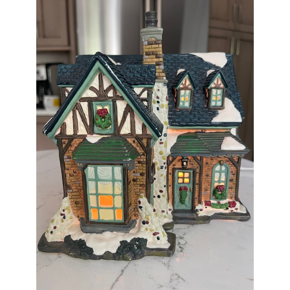 St Nicholas Square ELM STREET HOUSE Lighted Christmas Village Collection Unboxed
